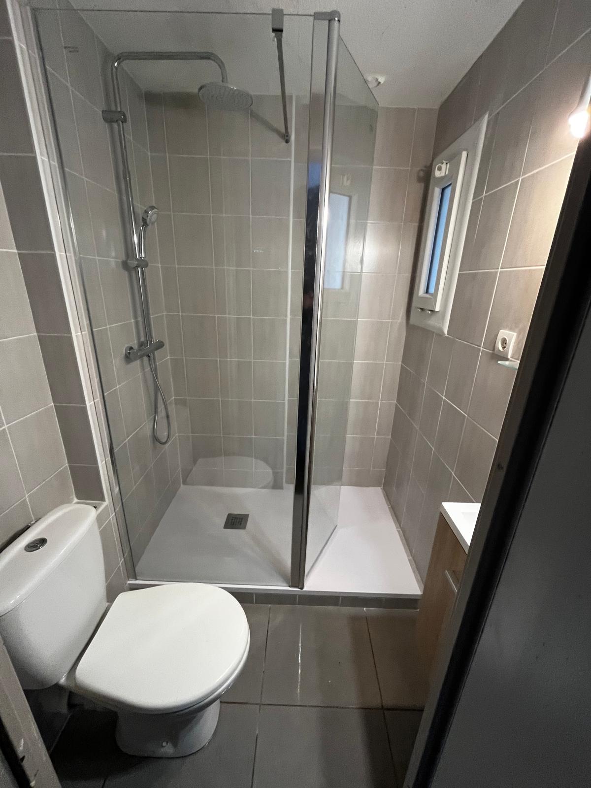 Salle d’eau après