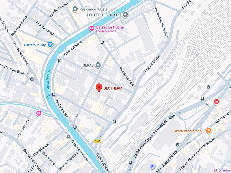 Localisation GEOTHERM Strasbourg Canal Robine Carte de la ville centrée sur GEOTHERM près du Canal de la Robine, mentionnant Carrefour City, Bateau Le Nubian, et la gare (voies ferrées).